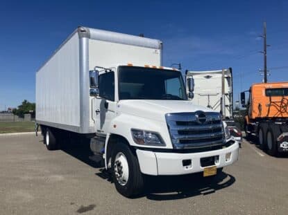 2020 HINO 268 UD3343L photo