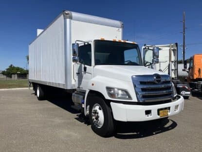 2020 HINO 268 UD3449L photo