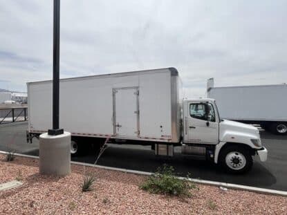 2020 HINO 268A UV1098L photo