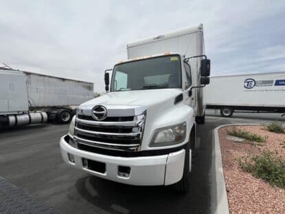 2020 HINO 268A UV1095L photo