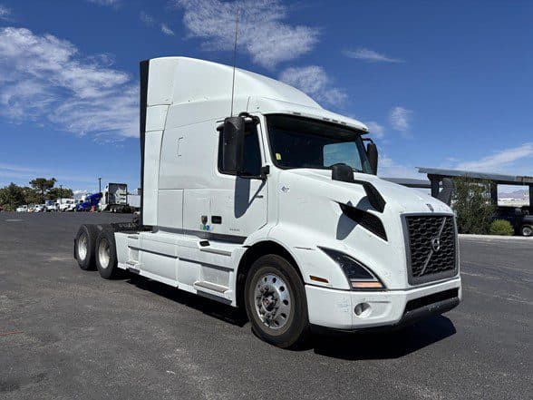 Photo of 2020 VOLVO VNR64T640 UP11347L