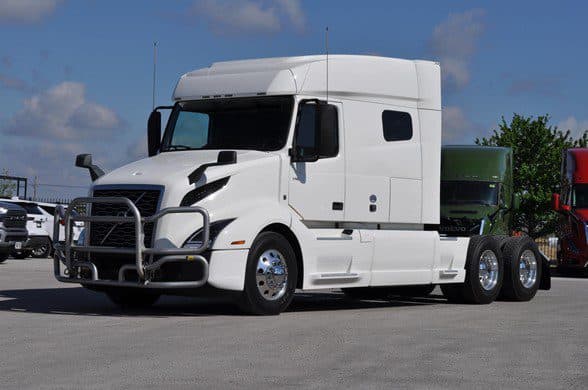 Photo of 2022 VOLVO VNL64T740 UMH1092