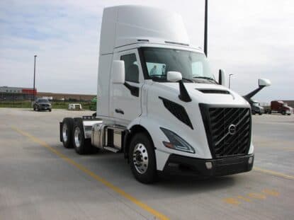 2027 VOLVO VNR64T300 VMH1556 photo