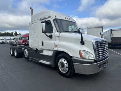 2020 FREIGHTLINER CASCADIA 125 UP11352 photo