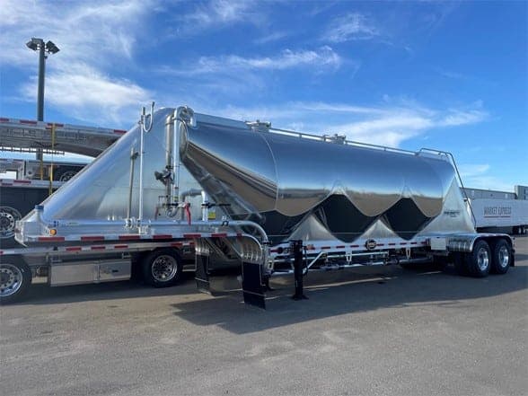 Photo of 2024 MAC TRAILER MFG 42 FT. 1050 PNEUMATC DRY BULK (CEMENT) TND11422