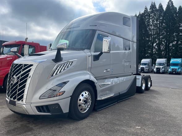 Photo of 2027 VOLVO VNL64T860