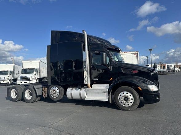 Photo of 2018 PETERBILT 579 UP10896