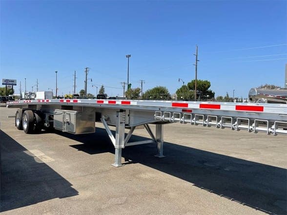 Photo of 2024 WABASH 48′ FLATBED – REAR AXLE SLIDER – FRONT LIFT – DISC