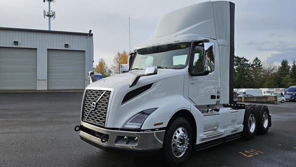 Photo of 2025 VOLVO VNL64T300 VS5974