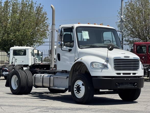 Photo of 2020 FREIGHTLINER BUSINESS CLASS M2 106 UC5494L