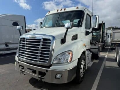 2018 FREIGHTLINER CASCADIA 113 UP11385 photo