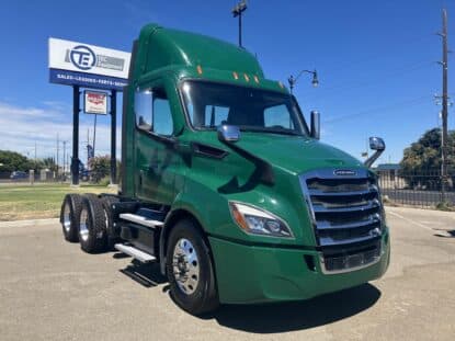 2021 FREIGHTLINER CASCADIA 116 UD3469 photo
