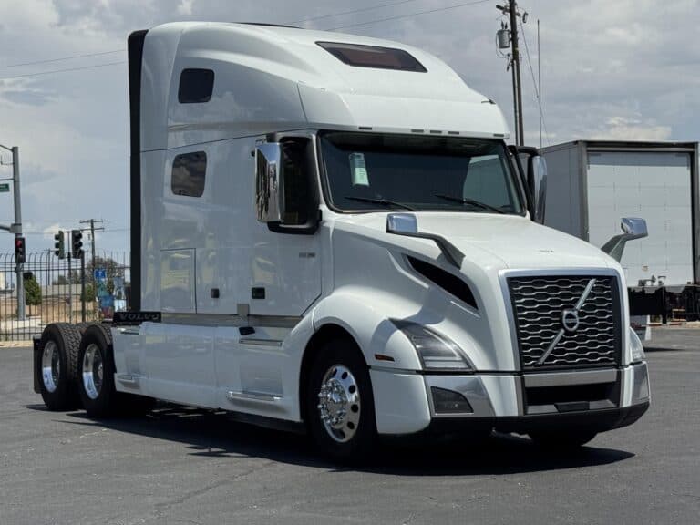 Photo of 2023 VOLVO VNL64T760 UC5705