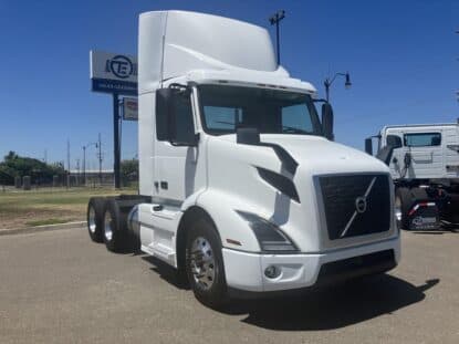 2020 VOLVO VNR64T300 UD3473 photo