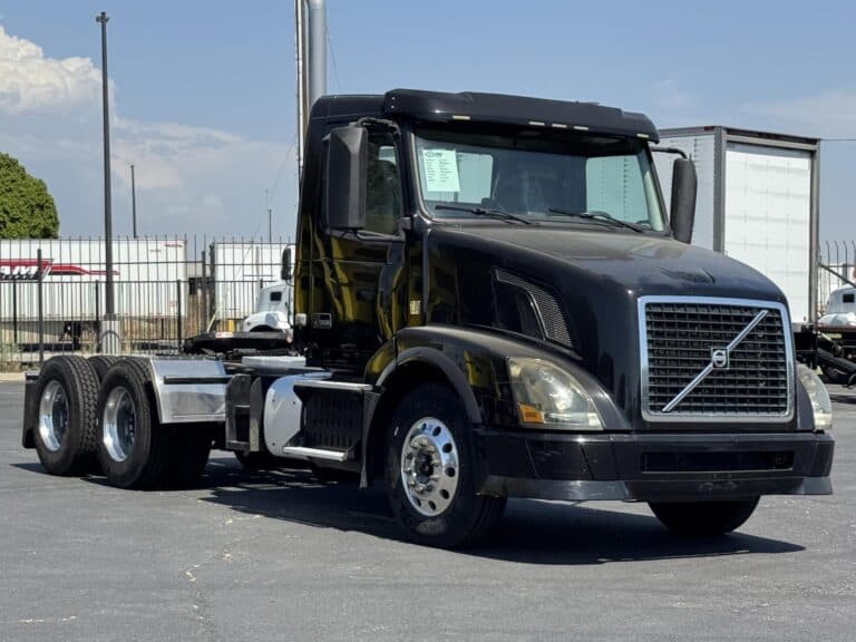 Photo of 2015 VOLVO VNL64T300 UC5724