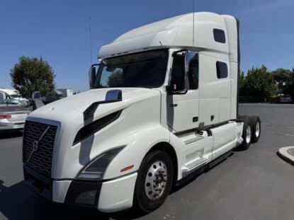 2023 VOLVO VNL64T760 UP11437C photo