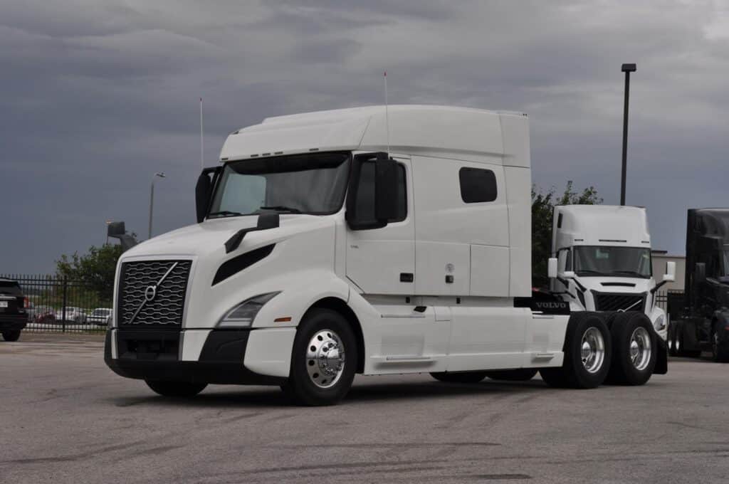 Photo of 2023 VOLVO VNL64T740 UMH1106