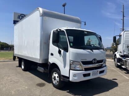 2018 HINO 155 UD3479 photo