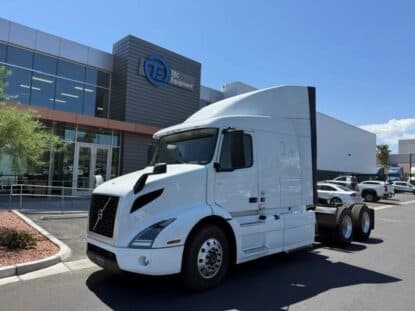 2020 VOLVO VNR64T640 UV1102L photo