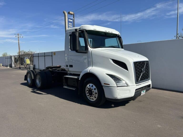 2020 VOLVO VNR64T300 UV1101L photo