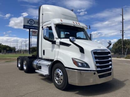 2021 FREIGHTLINER CASCADIA 126 UD3475 photo