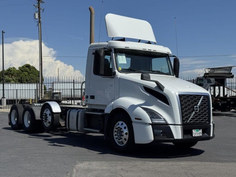 2019 VOLVO VNL84T300 UC5498L photo