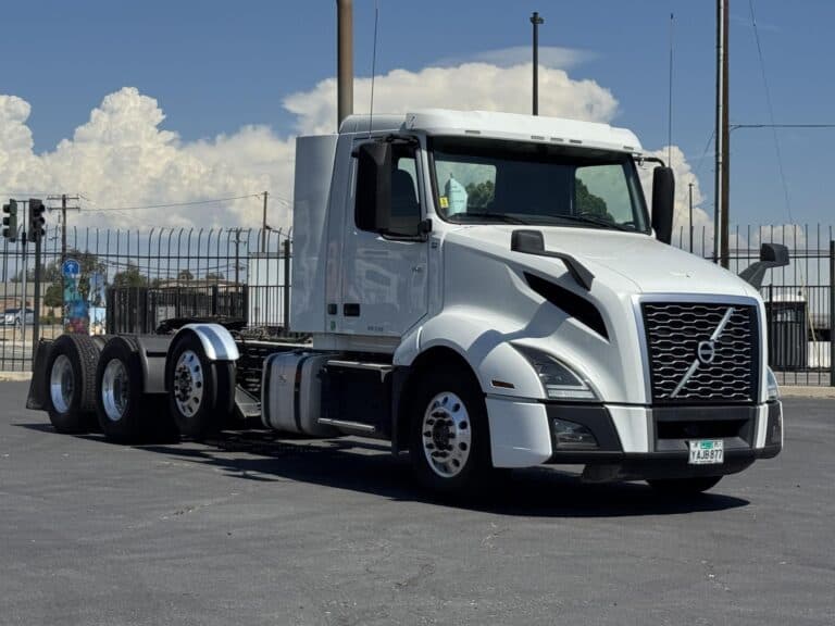 2020 VOLVO VNL84T300 UC5499L photo