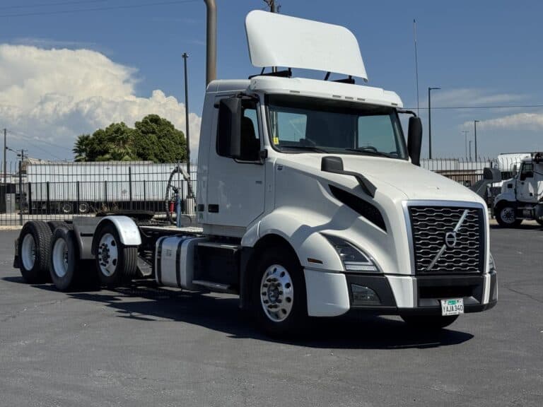 2020 VOLVO VNL84T300 UC5500L photo