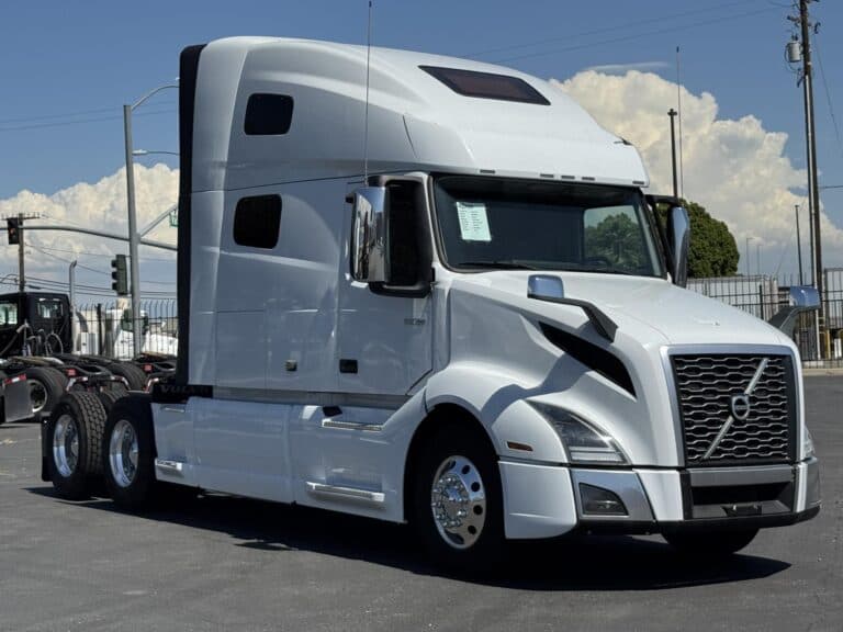 2023 VOLVO VNL64T760 UC5737 photo
