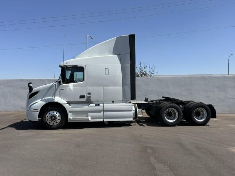 2020 VOLVO VNR64T640 UH1079L photo