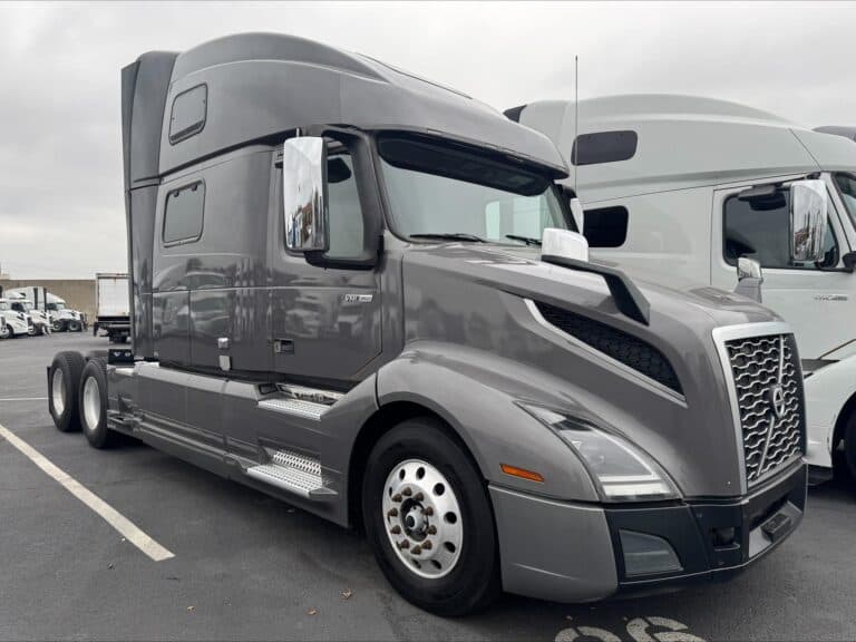 2023 VOLVO VNL64T860 UP11405 photo