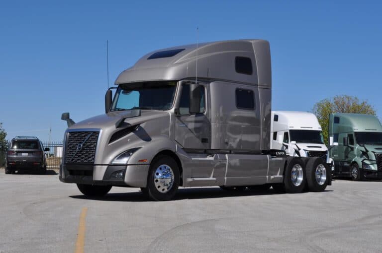 2023 VOLVO VNL64T860 UMH1123 photo
