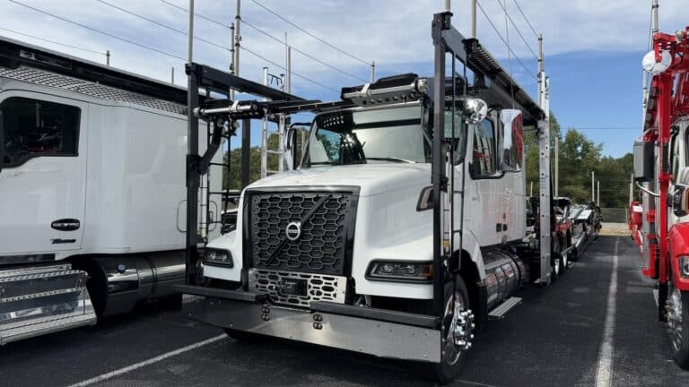 2026 VOLVO VAH64600 ATN3426 photo