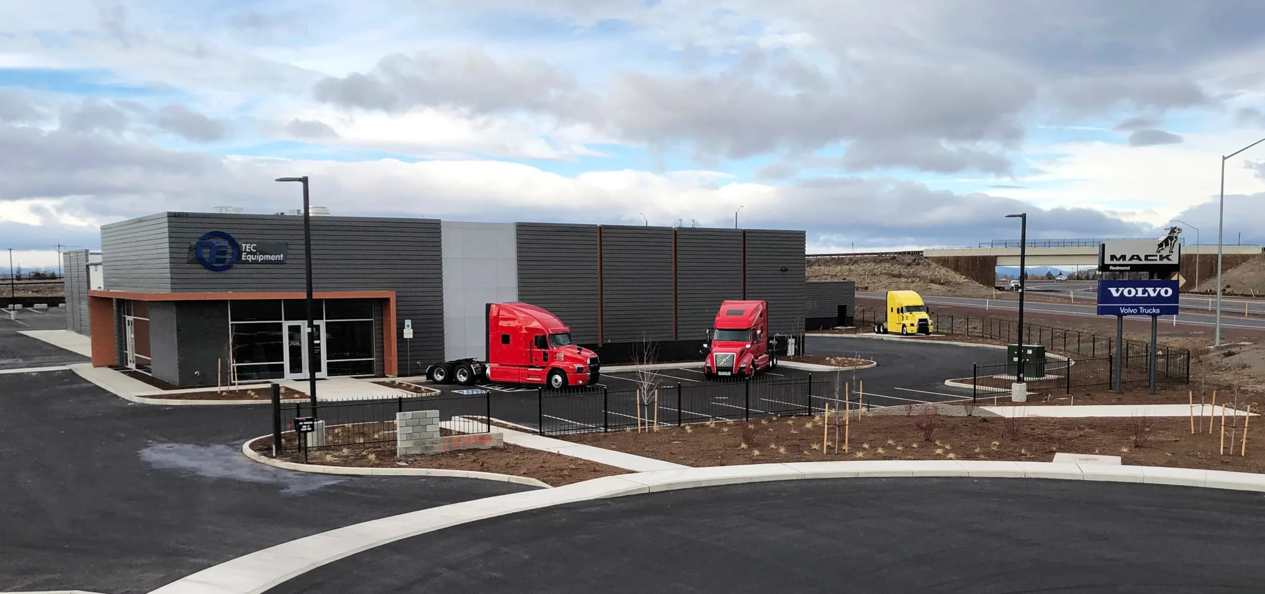 Exterior of TEC Equipment - Redmond with trucks in front of the building