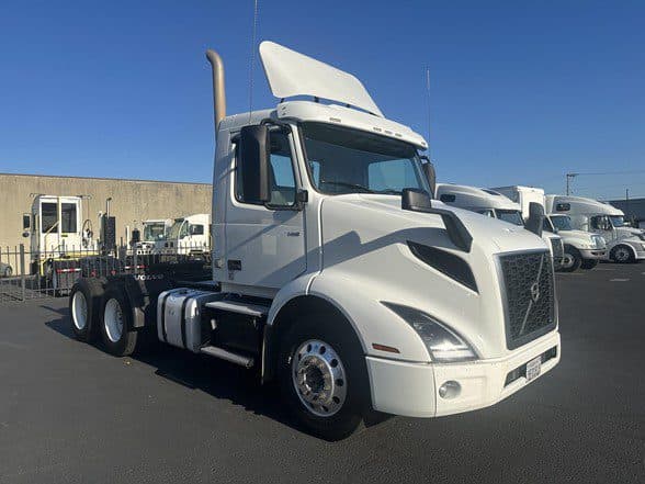 Photo of 2019 VOLVO VNR64T300 UP11083L