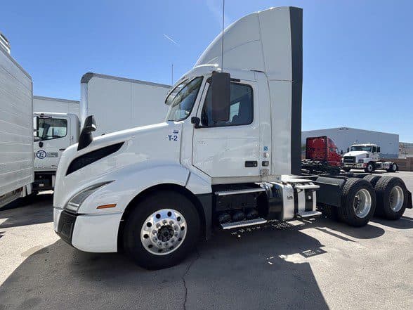 Photo of 2020 VOLVO VNL64T300 UV1057L