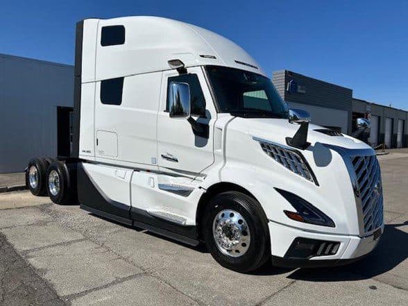 Photo of 2025 VOLVO VNL64T860 VM1640