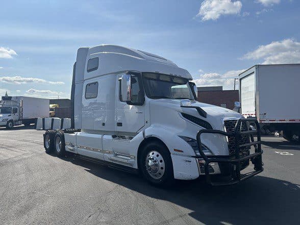 Photo of 2022 VOLVO VNL64T860 UP10968