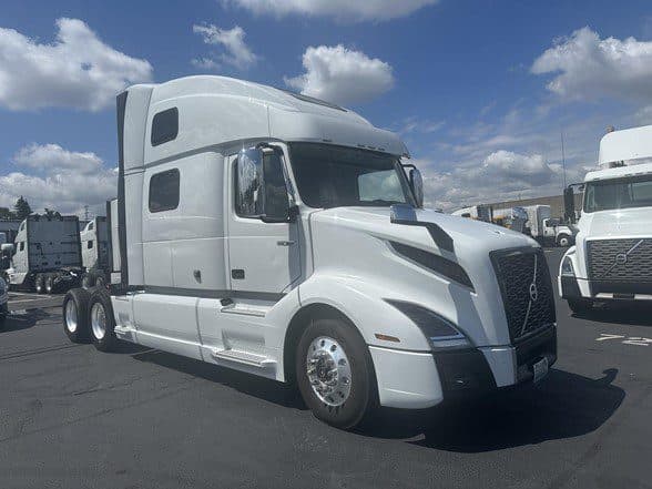 Photo of 2020 VOLVO VNL64T860 UP11066C