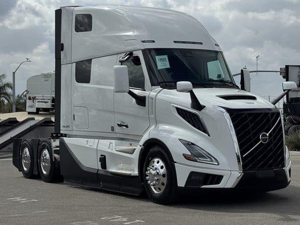 Photo of 2025 VOLVO VNL64T860 VP8392