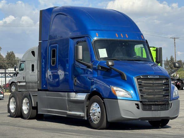 Photo of 2021 FREIGHTLINER CASCADIA 116 UC5555