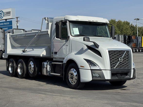 Photo of 2020 VOLVO VNL84T300 UP10374