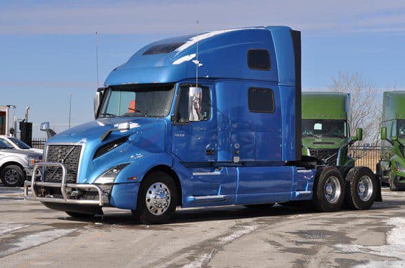 Photo of 2023 VOLVO VNL64T860 UTSF1111