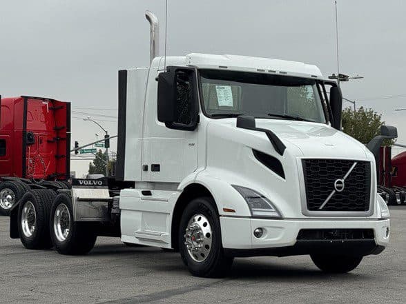 Photo of 2023 VOLVO VNR64T300 UC5681