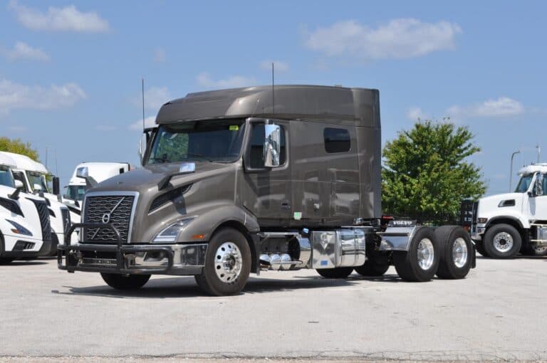 Photo of 2024 VOLVO VNL64T740 UMH1101