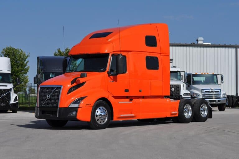 Photo of 2023 VOLVO VNL64T860 UMH1113