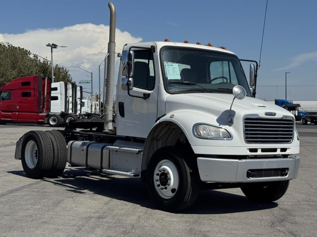 Photo of 2020 FREIGHTLINER BUSINESS CLASS M2 106 UC5497L