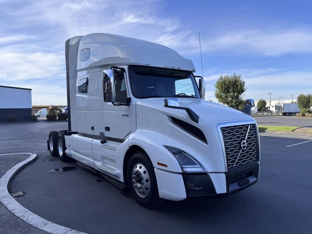 Photo of 2023 VOLVO VNL64T760 UP11457C