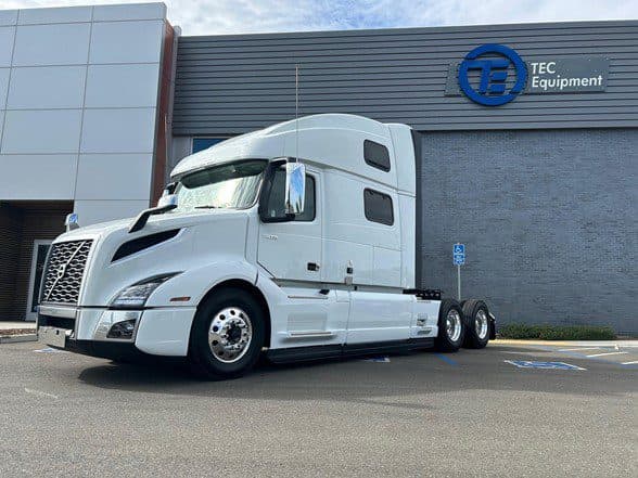 2025 VOLVO VNL64T860